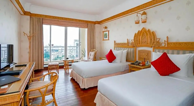 Двухместный номер Deluxe с балконом и с видом на реку Green Plaza Hotel