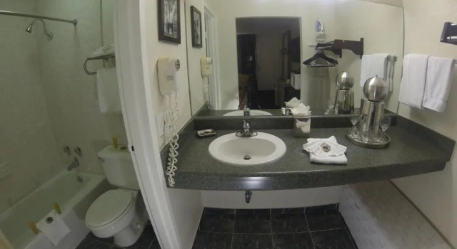Четырёхместный номер Deluxe Floridian Hotel