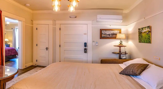 Redtail Suites ~ Entire Home ~ Sleeps 12 ~ Tesla Station, Rezerwuj Dom wakacyjny Ashland Rogue Valley