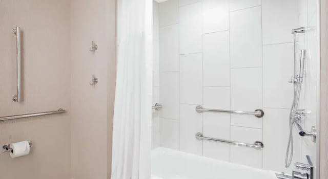 Четырёхместный люкс Accessible Corner Embassy Suites by Hilton Tampa Downtown Convention Center