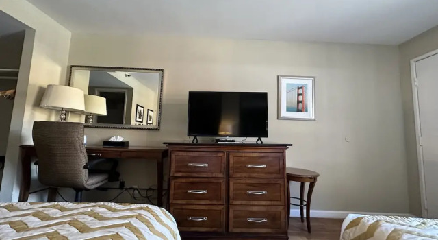 Четырёхместный номер Standard с балконом Travelodge by Wyndham Reno