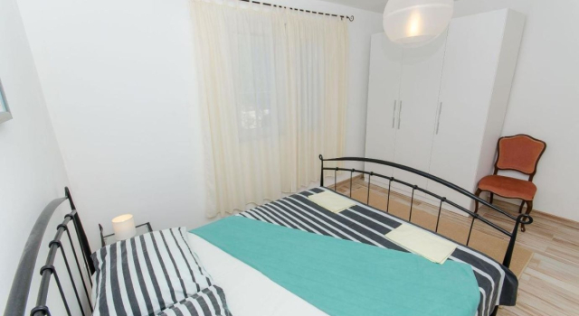 Apartment Lucija  - apartment with Pool: A1 Rogac, Island Solta