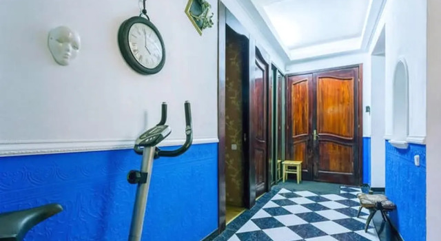 March Hare Hostel, Забронировать Хостел Отели Санкт-Петербурга с парковкой, рядом с Стрелка Васильевского острова, Парковка
