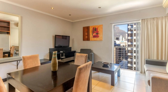 Centrally located 1 bedroom, Забронировать Отель Отели Кейптауна с бассейном, рядом с Замок Доброй Надежды, Бассейн