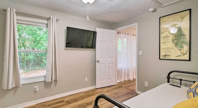 Cozy Ocala Home w/ Porch < 1 Mi to Downtown!, Buchen Sie Hotel Ocala Ocala National Forest