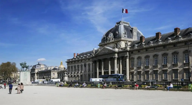 Eiffel Tower Royal Apartment, Забронировать Апартаменты/квартира 7-й округ: Дом Инвалидов Париж, рядом с Espace Nadeshiko Paris France