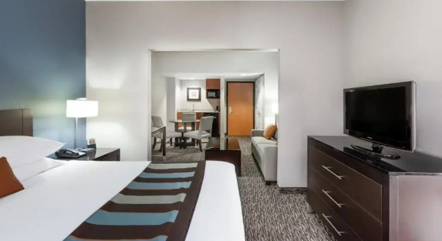 Люкс с красивым видом из окна Wingate by Wyndham Sylvania-Toledo