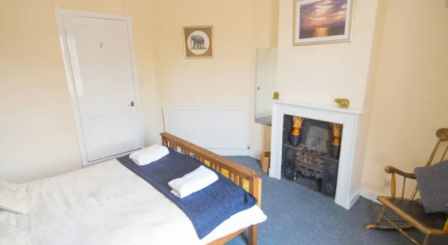 Three Bedroom Apartment Next To Pub, Varaa Huoneisto Asunnot kohteessa Merseyside, Huoneisto