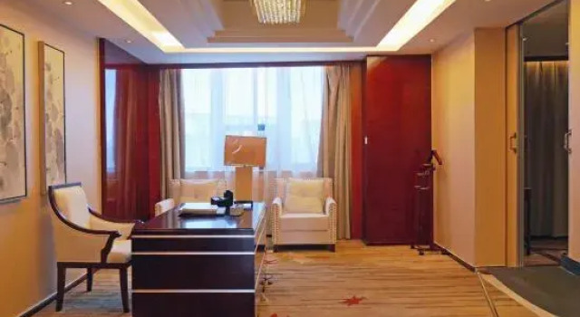 Люкс Presidential Zhaotong Purple Light Hotel