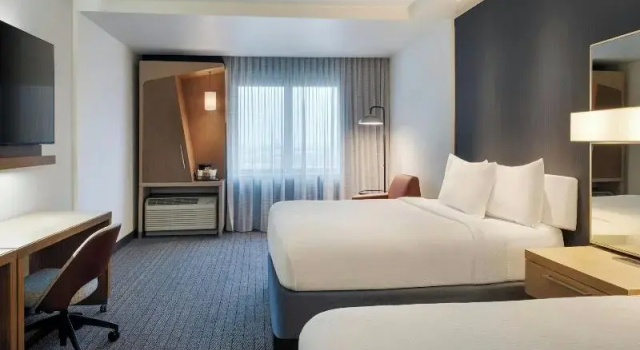 Четырёхместный номер Standard Courtyard by Marriott Redwood City