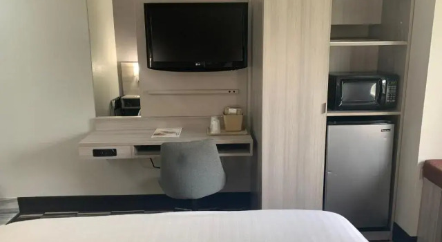 Двухместный номер Deluxe Microtel Inn by Wyndham Charlotte Airport