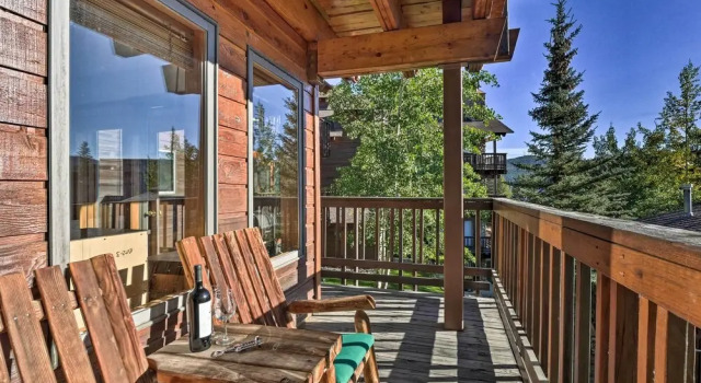 Апартаменты с 4 комнатами с балконом Spacious Breckenridge Condo: Walk to Ski Lifts!