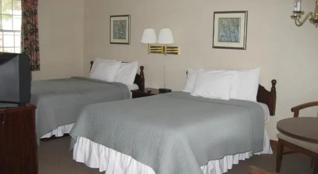 Четырёхместный номер Standard The Chatham Motel