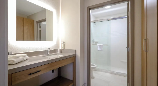 Одноместный люкс Candlewood Suites Beachwood Cleveland by IHG