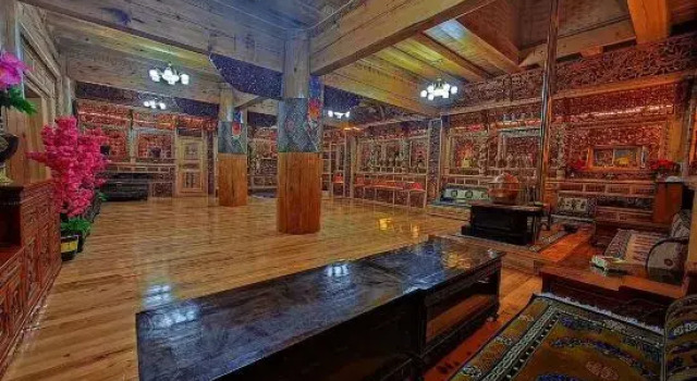 Shangri - La Gongduo Peiwa Guesthouse, Buchen Sie Hotel Hotels in Yunnan mit Parkplatz, Parkplätze