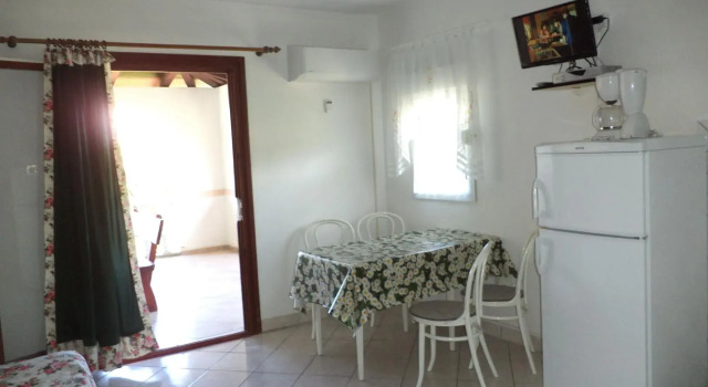 Apartments Josip G in Lopar - island Rab, Prenota Appartamento Hotel a Isole Quarnerine con parcheggio, Parcheggio