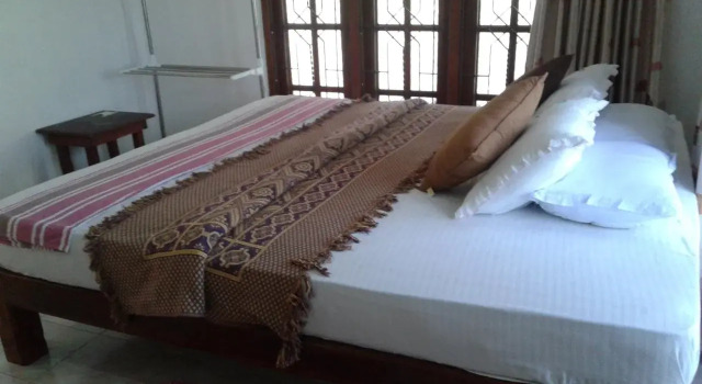 Lakeside resort Habarana