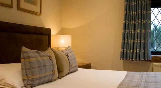 Stirrups Hotel, Забронировать Отель Брэкнэлл Беркшир