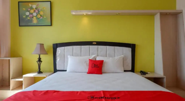Люкс RedDoorz Plus Syariah @ Hotel Boulevard Luwuk