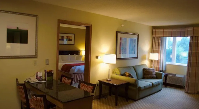 Люкс c 1 комнатой Country Inn & Suites by Radisson, Lincoln North Hotel and Conference Center, NE