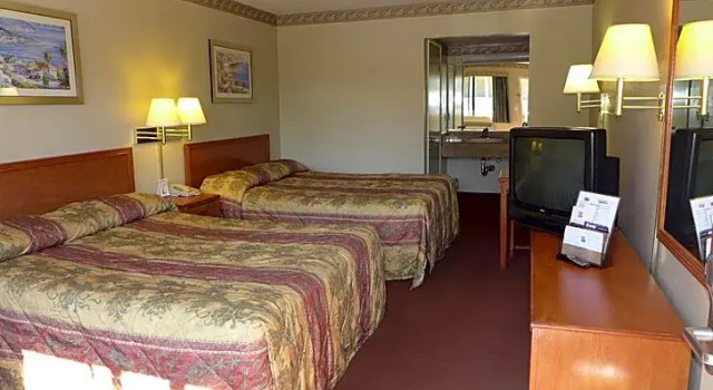 Четырёхместный номер Standard Good Nite Inn Redlands