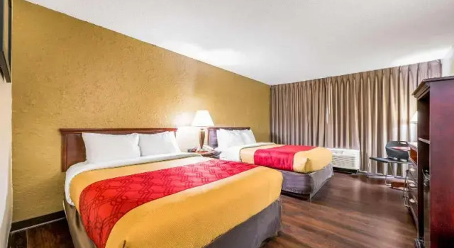 Четырёхместный номер Econo Lodge Corinth