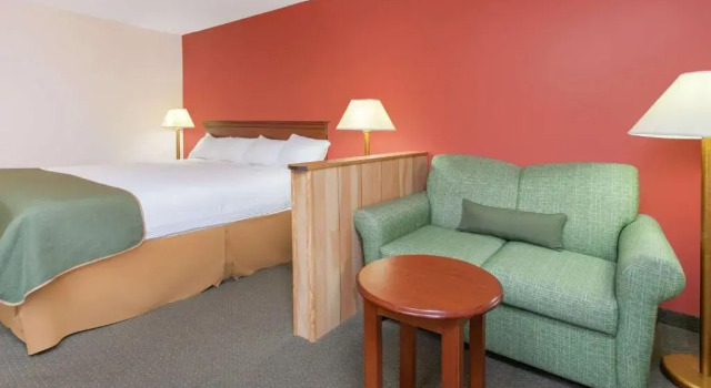 Люкс Days Inn & Suites by Wyndham Mt Pleasant