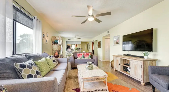 1 Mi to Coast: Myrtle Beach Condo w/ Balconies!, Забронировать Апартаменты/квартира Апартаменты Южной Каролины, Апартаменты/квартира