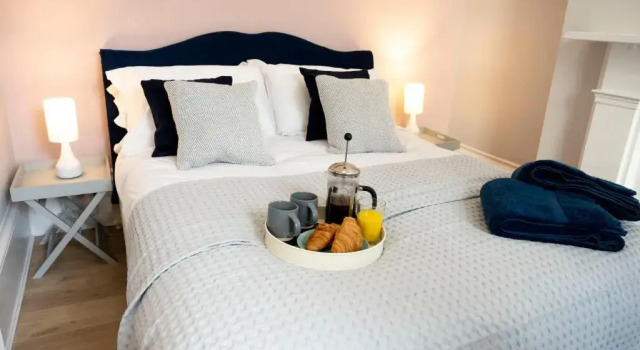 Апартаменты Elphinstone Apartment - Boutique 3 bed with Wi-Fi close to all amenities!