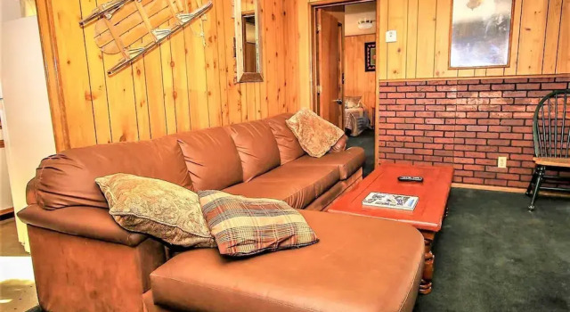 Twin Pines Family Cabin by Big Bear Vacations, Забронировать Дом для отпуска Биг-Бэр-Лейк San Bernardino Mountains, рядом с Big Bear Queen Lake Tours