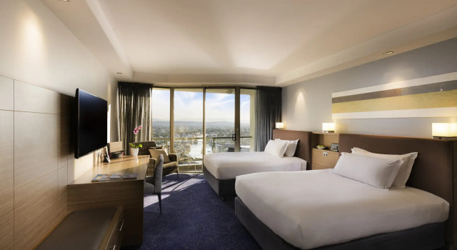 Четырёхместный номер Classic с видом на реку Sofitel Gold Coast Broadbeach