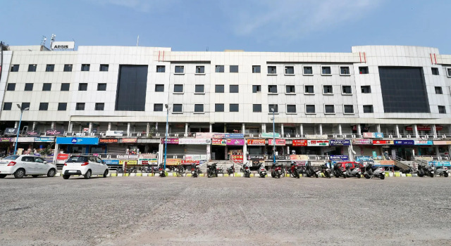 SPOT ON 65123 Raj Service Apartments