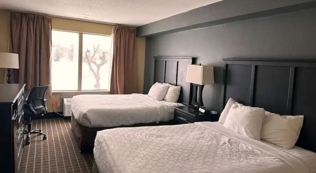 Четырёхместный номер Standard Days Inn & Suites by Wyndham Norton Shores Muskegon