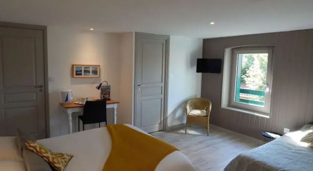 Hôtel le Dolmen, Book Hotel Saint-Bonnet-le-Chateau 
