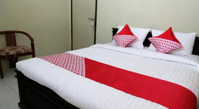 Люкс Deluxe RedDoorz Syariah near Universitas Batanghari Jambi