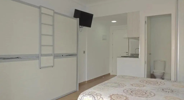 Carihuela Palace Studio 418 Beach - Playa, Забронировать Отель Отели Торремолинос с парковкой, рядом с Парафия Архангела Михаила, Парковка