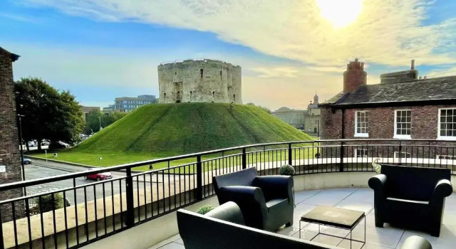 Апартаменты The Old Fire Station Luxury Apartment