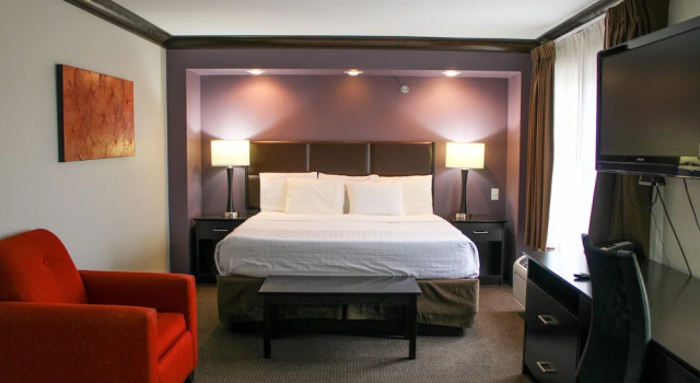 Двухместный люкс Parkwood Inn & Suites