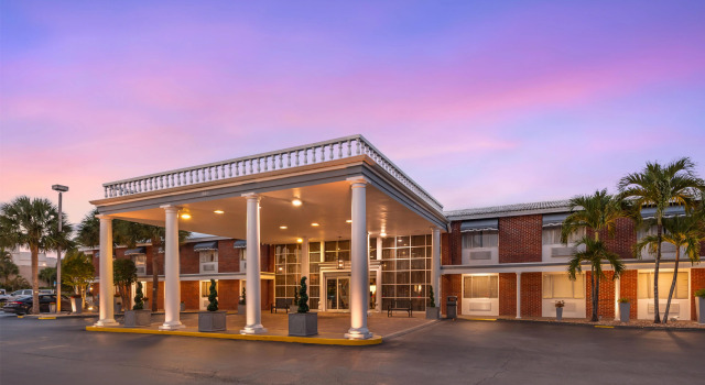 Best Western Palm Beach Lakes, Забронировать Отель Уэст-Палм-Бич Palm Beach County