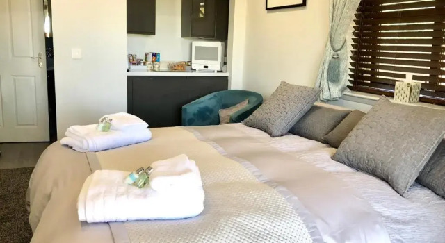 Room on the River, Prenota Hotel  