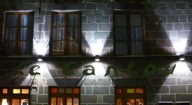 Auberge Le Cantou - Hôtel Roche, Réserver Auberge de jeunesse Orcival Volcans d'Auvergne