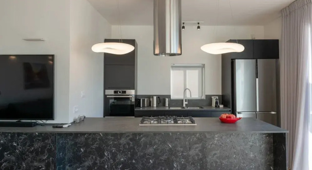 New Decoreted 2 Bed Penthouse With Cool Balcony, Забронировать Апартаменты/квартира Апартаменты Тель-Авива, рядом с Пляж Бограшов, Апартаменты/квартира