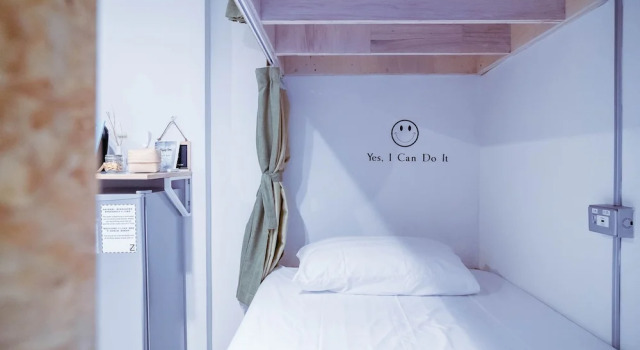 Кровать в общем номере c 1 комнатой EATzzZ Hostel