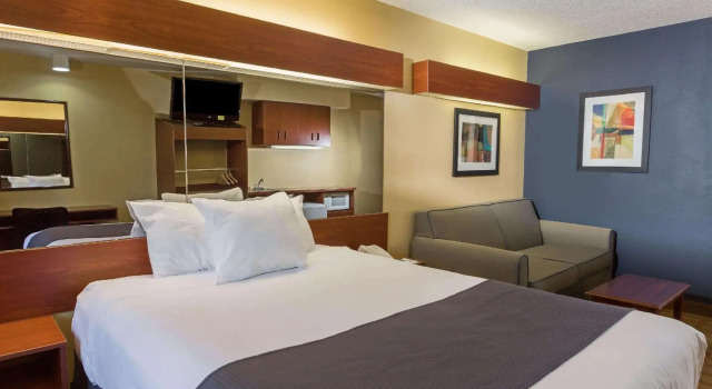 Двухместный люкс Microtel Inn & Suites by Wyndham Hillsborough