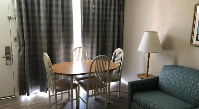 Четырёхместный люкс с 2 комнатами Biscayne Family Resort