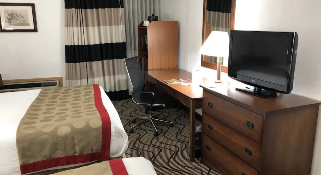 Четырёхместный люкс Ramada by Wyndham Birmingham Airport