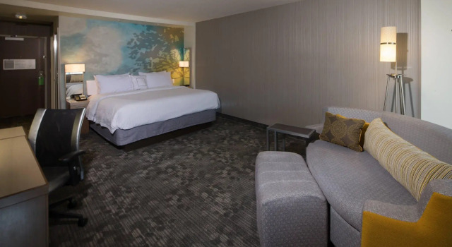 Двухместный номер Standard Courtyard Bay City