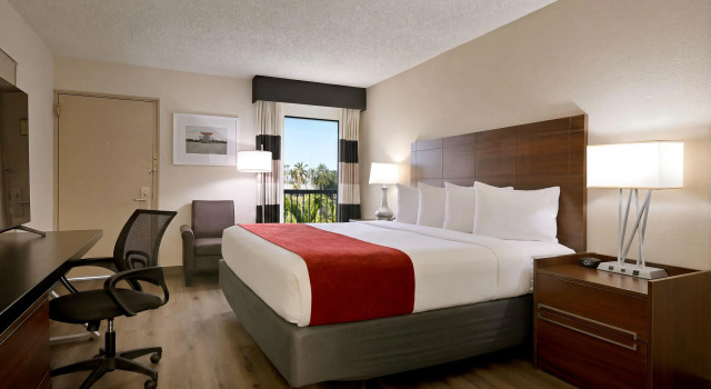 Ramada by Wyndham Sarasota Waterfront, Prenota Hotel Whitfield Estates Florida