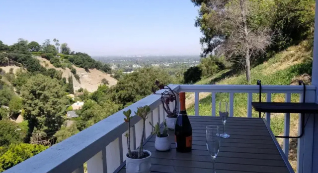Коттедж Stylish Hollywood Hills Home with Million Dollar Views Waiting for You!