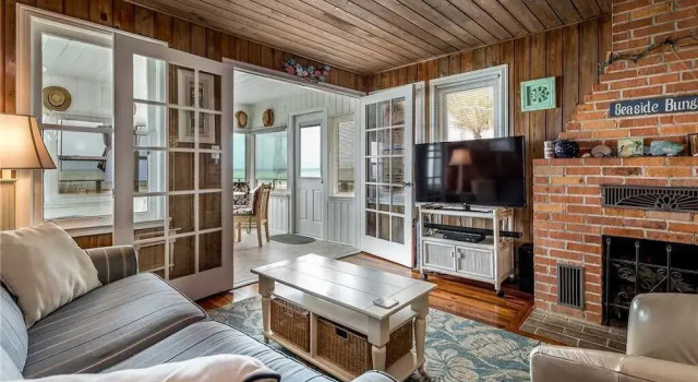 Sandy Toes Cottage - Two Bedroom Home